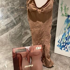 SKIMS Sienna Seamless Sculpt Mid-Thigh Bodysuit Size XS Shapewear